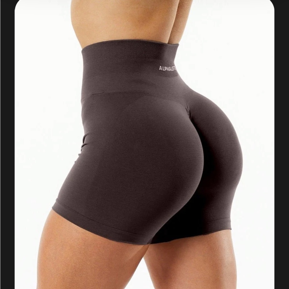 Chocolate alphalete amplify 4.5” shorts